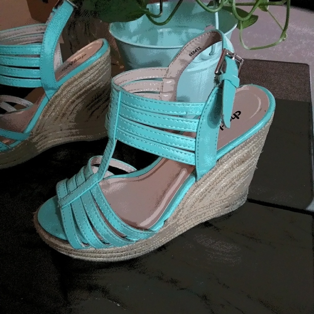 Shoes - Picture 2 of 8